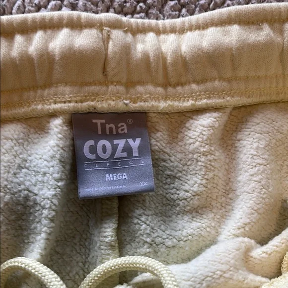 Aritzia TNA Mega Fleece Sweatpants - Picture 2 of 5